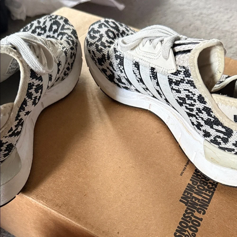Women’s Adidas Swift Run Leopard Print - Picture 4 of 8